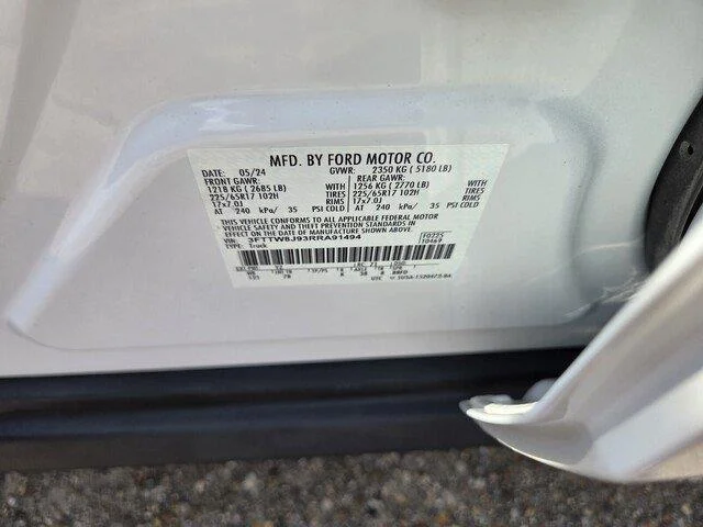 Used 2024 Oxford White Ford XLT image 34