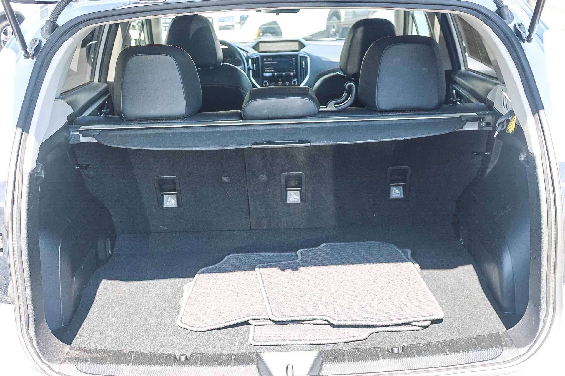 Used 2022 Ice Silver Metallic Subaru Limited image 13