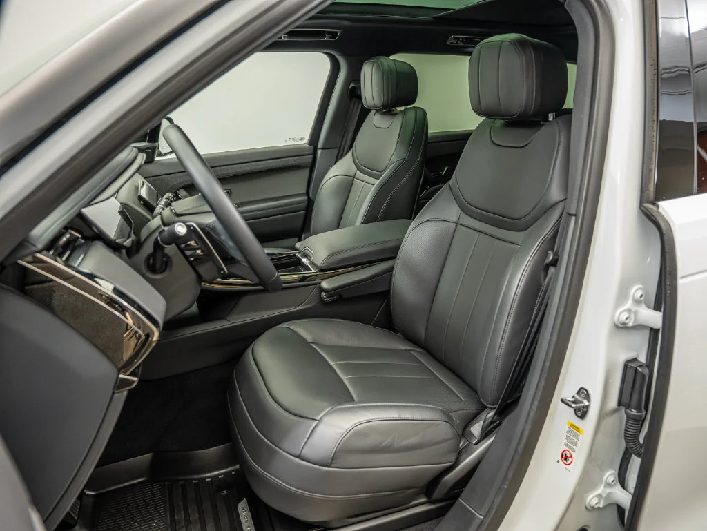 Used 2026 Fuji White Land Rover SE image 23