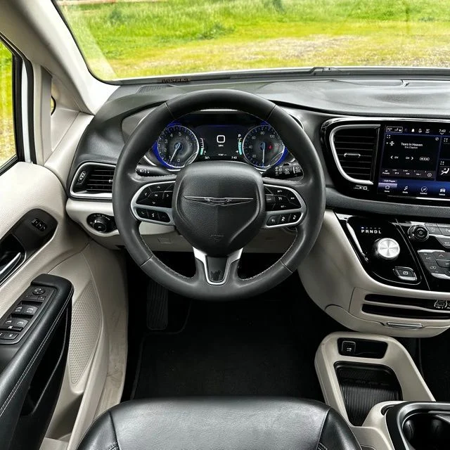 Used 2023 Bright White Clearcoat Chrysler Touring L image 25