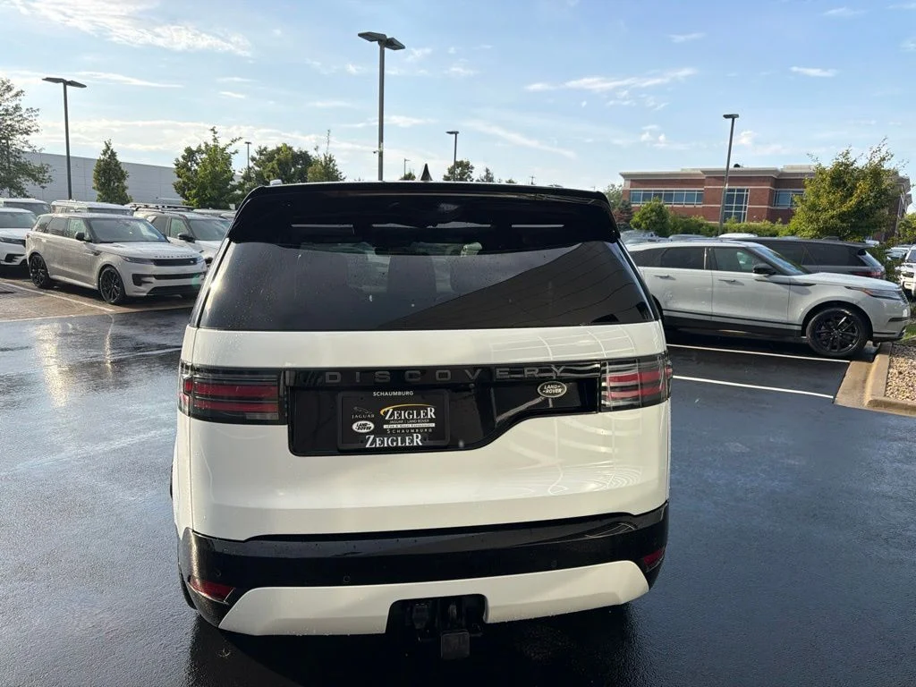 Used 2023 Fuji White Land Rover S R-Dynamic image 4