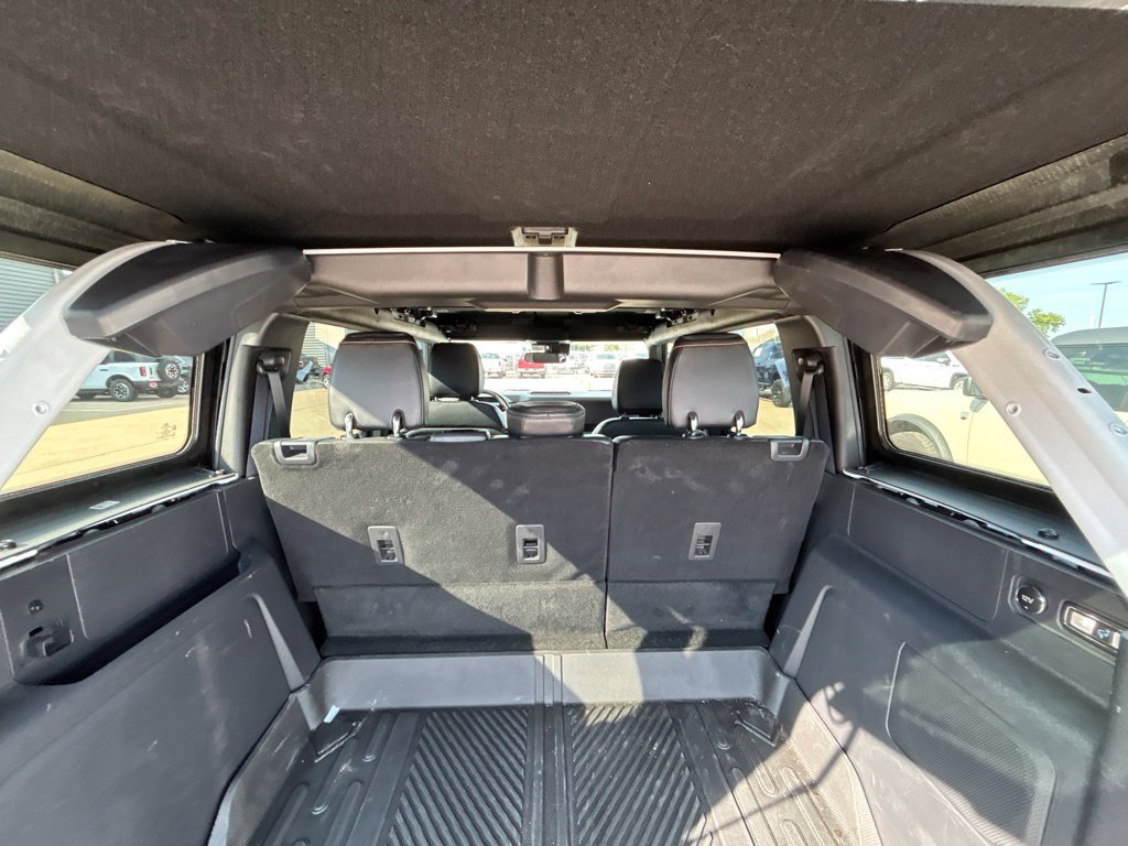 Used 2023 Oxford White Ford Badlands image 8