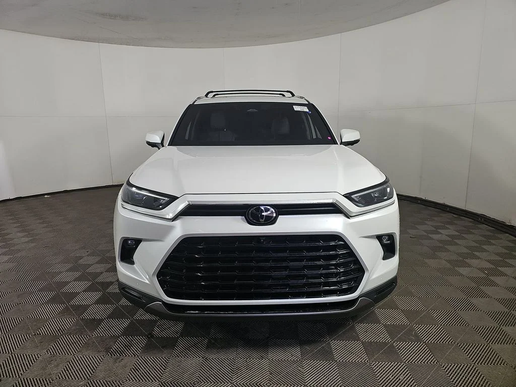 Used 2024 Toyota Grand Highlander Platinum with VIN 5TDAAAB50RS042372 for sale in Kansas City