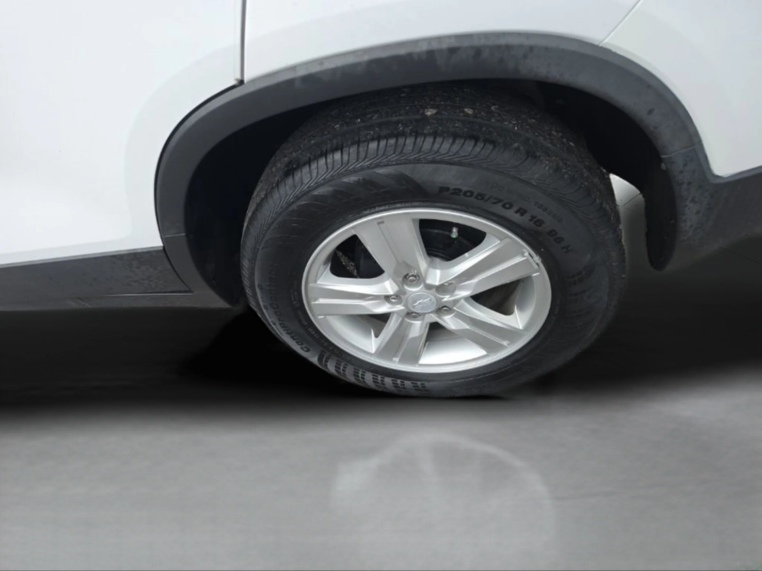 Used 2020 SUMMIT WHITE Chevrolet LS image 13
