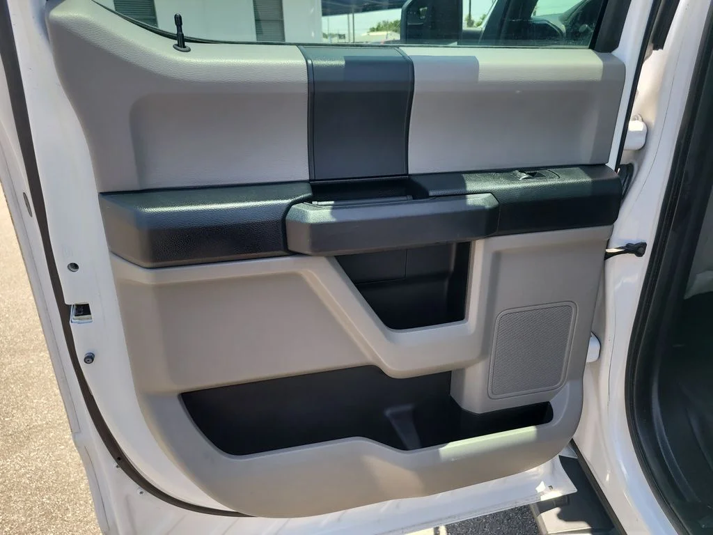 Used 2018 White Ford XL image 8