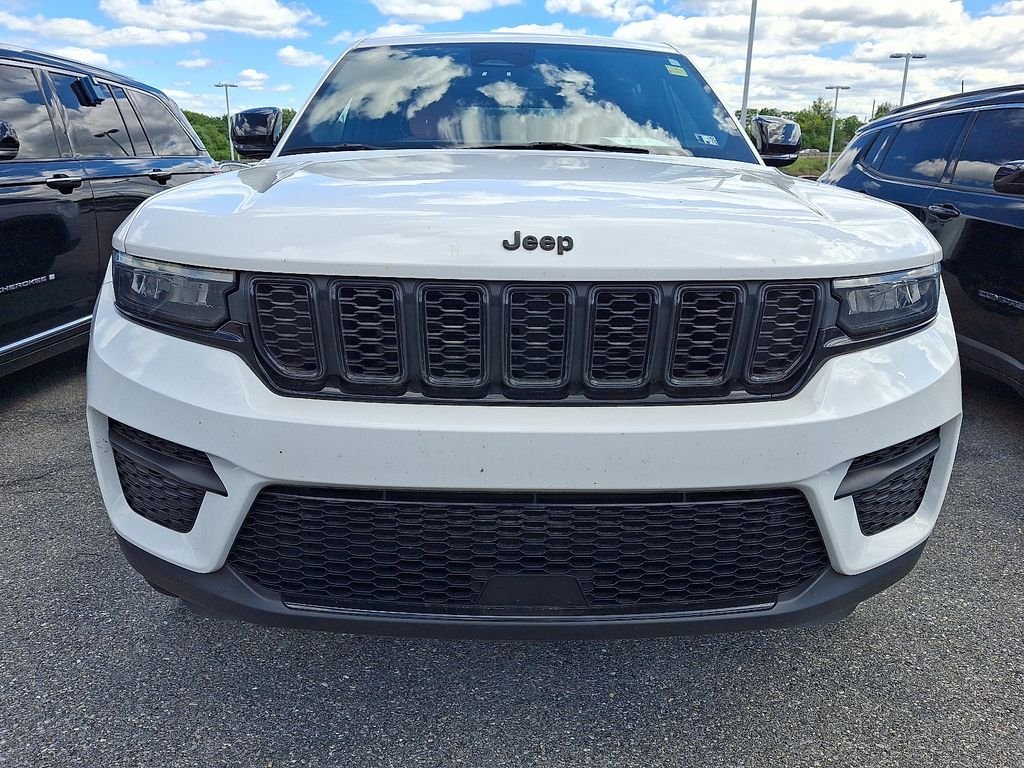 Used 2023 White Jeep Altitude X image 2