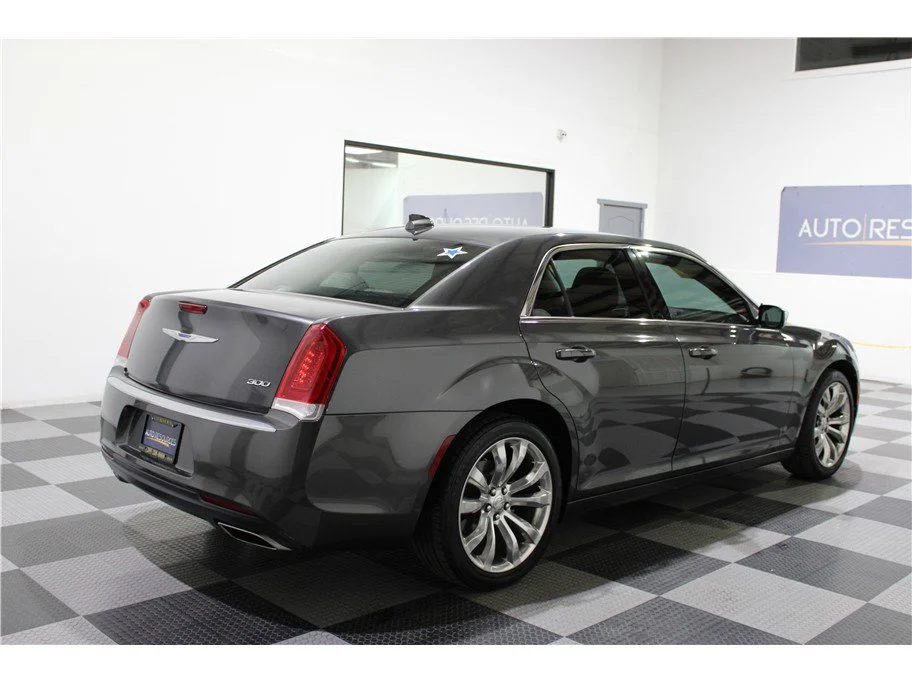 Used 2019 Granite Crystal Metallic Clearcoat Chrysler Touring image 4