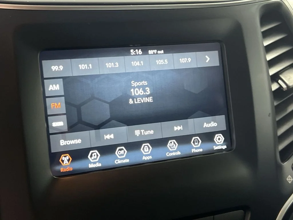 Used 2021 Gray Jeep Latitude Lux image 12