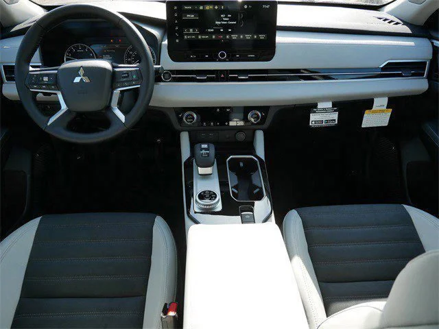 New 2026 Black Diamond Mitsubishi SE image 7