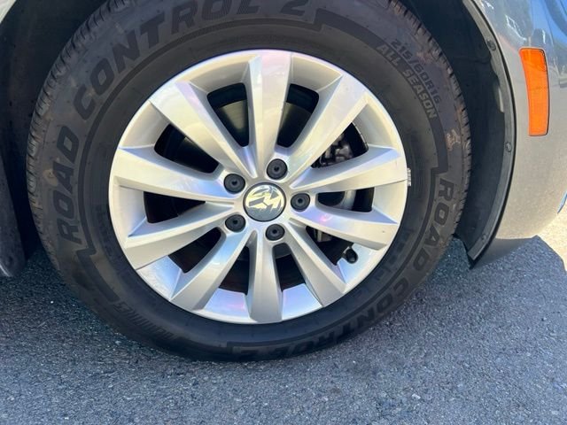 Used 2018 Gray Volkswagen 2.0T S image 6