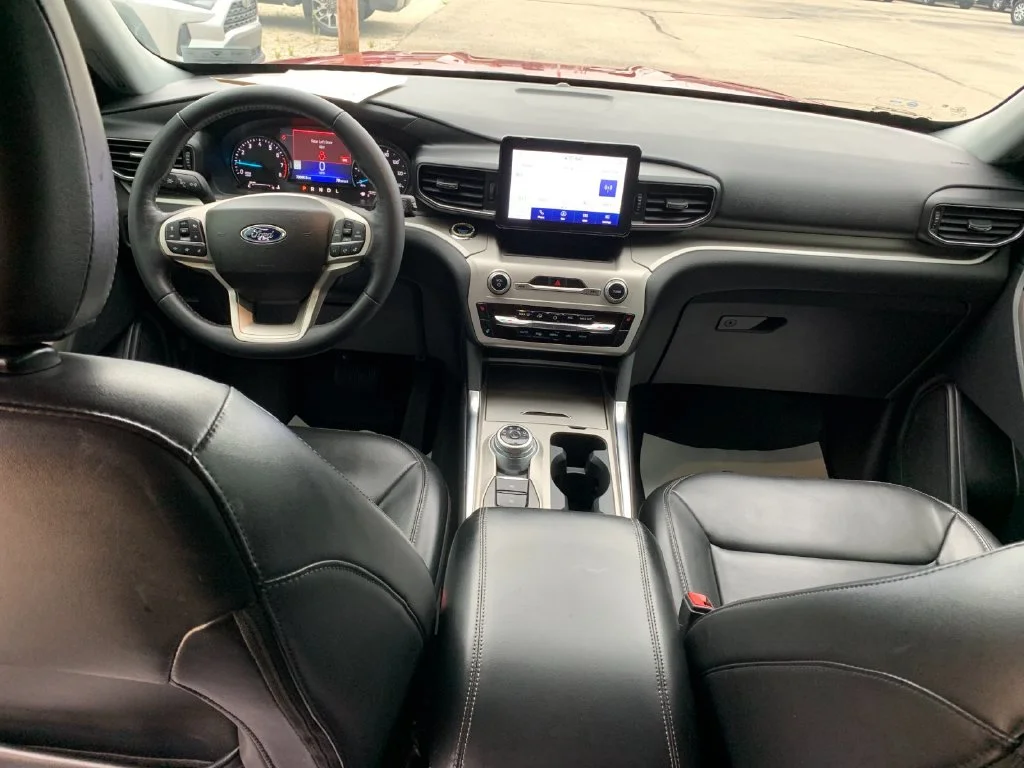 Used 2022 Red Ford XLT image 16
