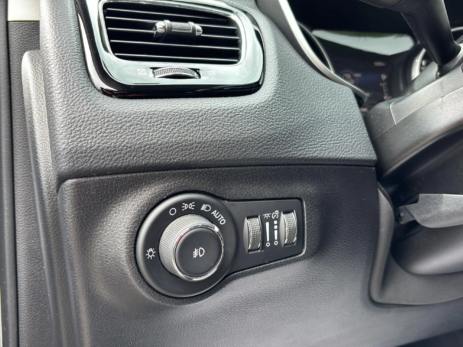 Used 2019 Gy Jeep Limited image 24