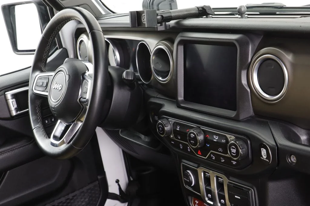 Used 2018 Bright White Clearcoat Jeep Rubicon image 22