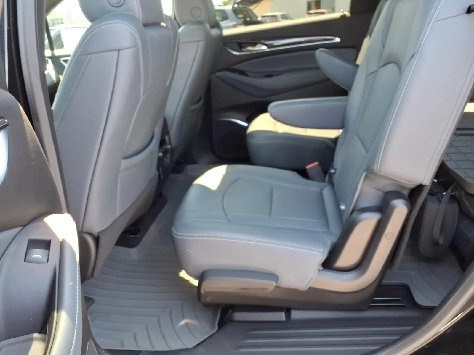 Used 2023 Ebony Twilight Metallic Buick Essence image 5