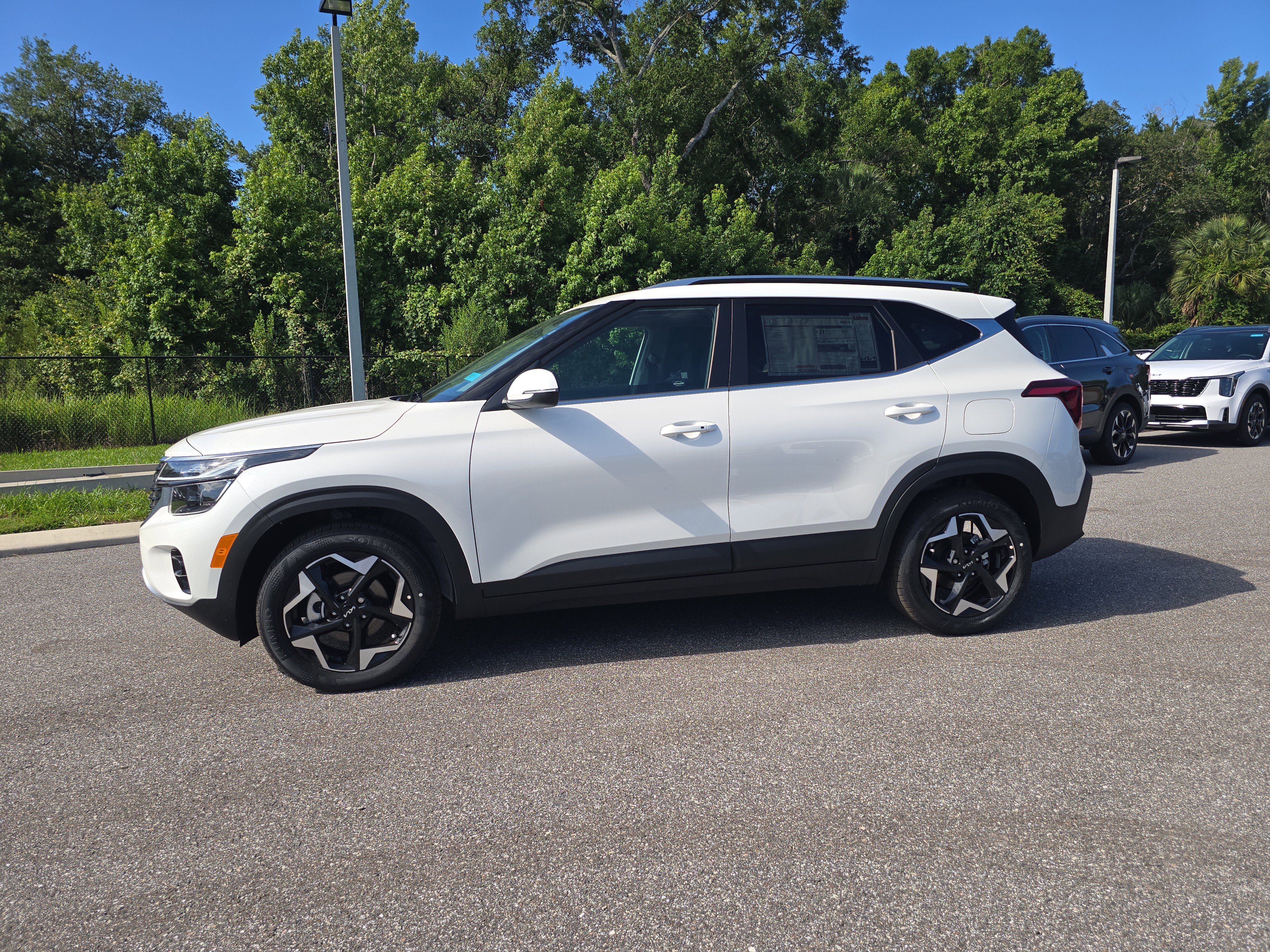 New 2026 Snow White Pearl Kia EX image 5