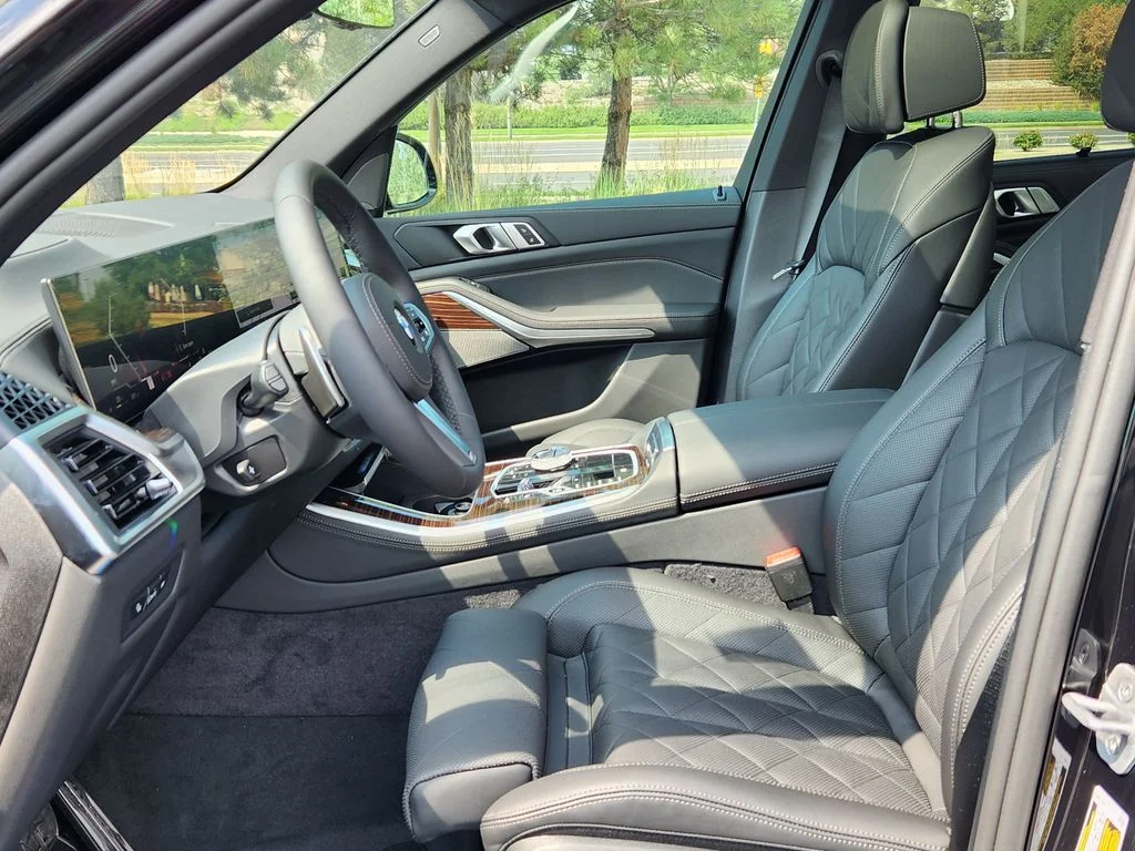 New 2026 Black Sapphire Metallic BMW xDrive40i image 10