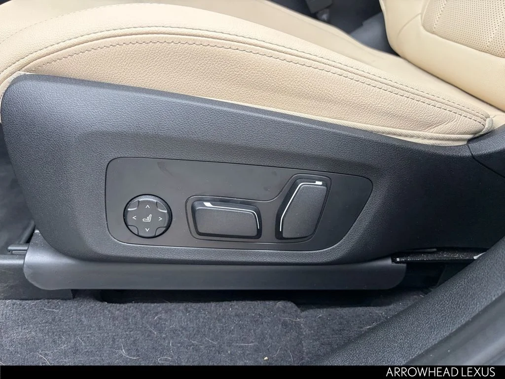 Used 2024 White BMW xDrive30i image 11