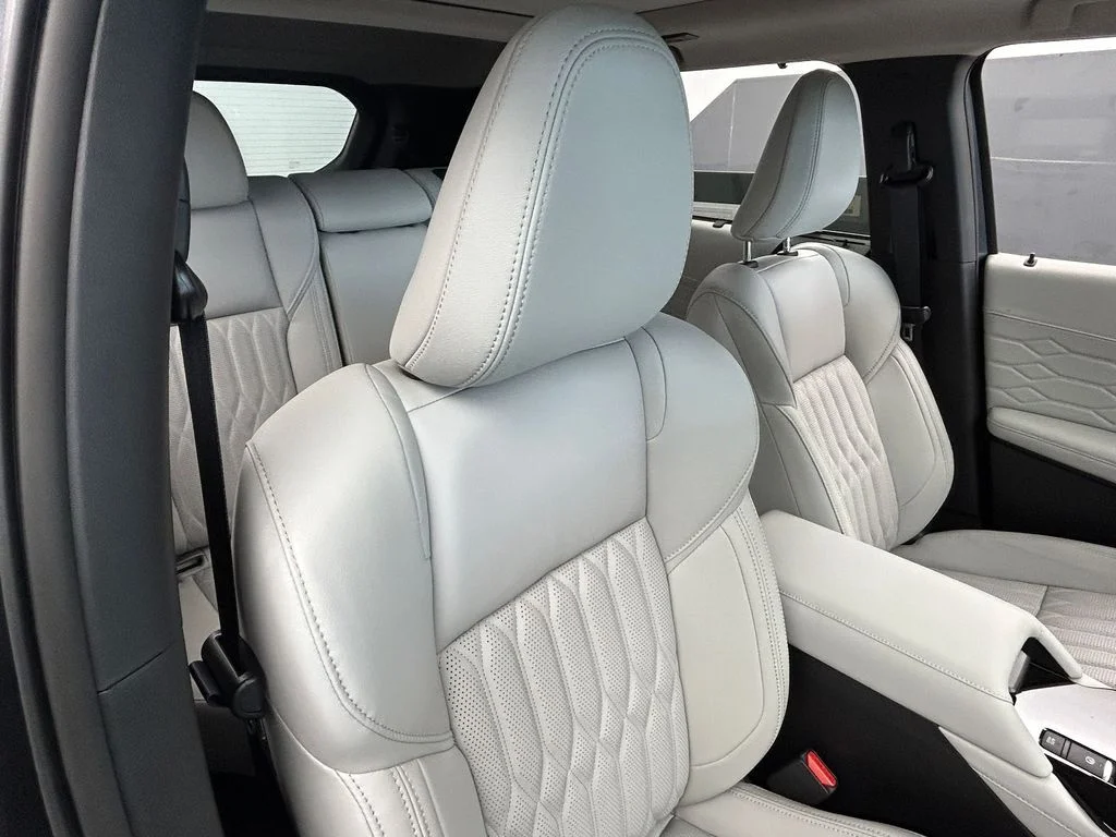 New 2026 Gray Mitsubishi SEL image 39