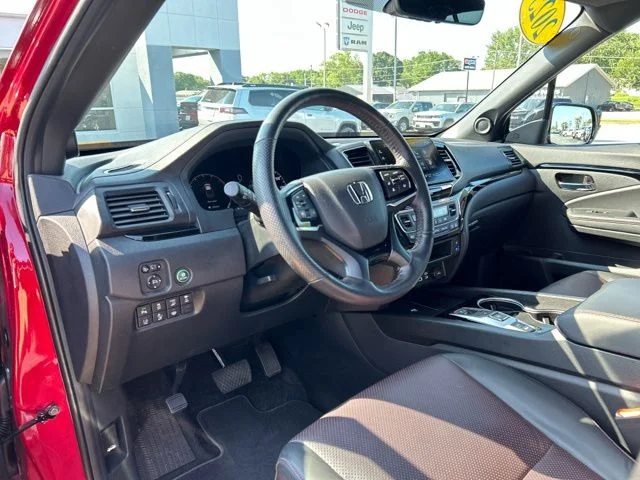 Used 2025  Honda Black Edition image 28