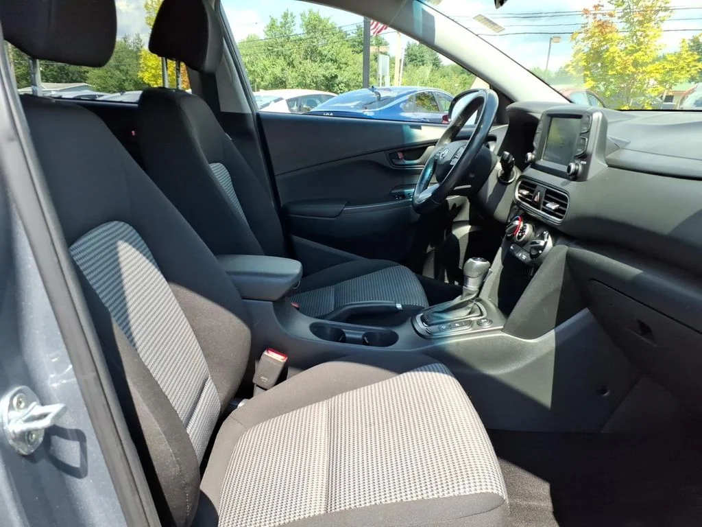 Used 2018 Silver Hyundai SEL image 5
