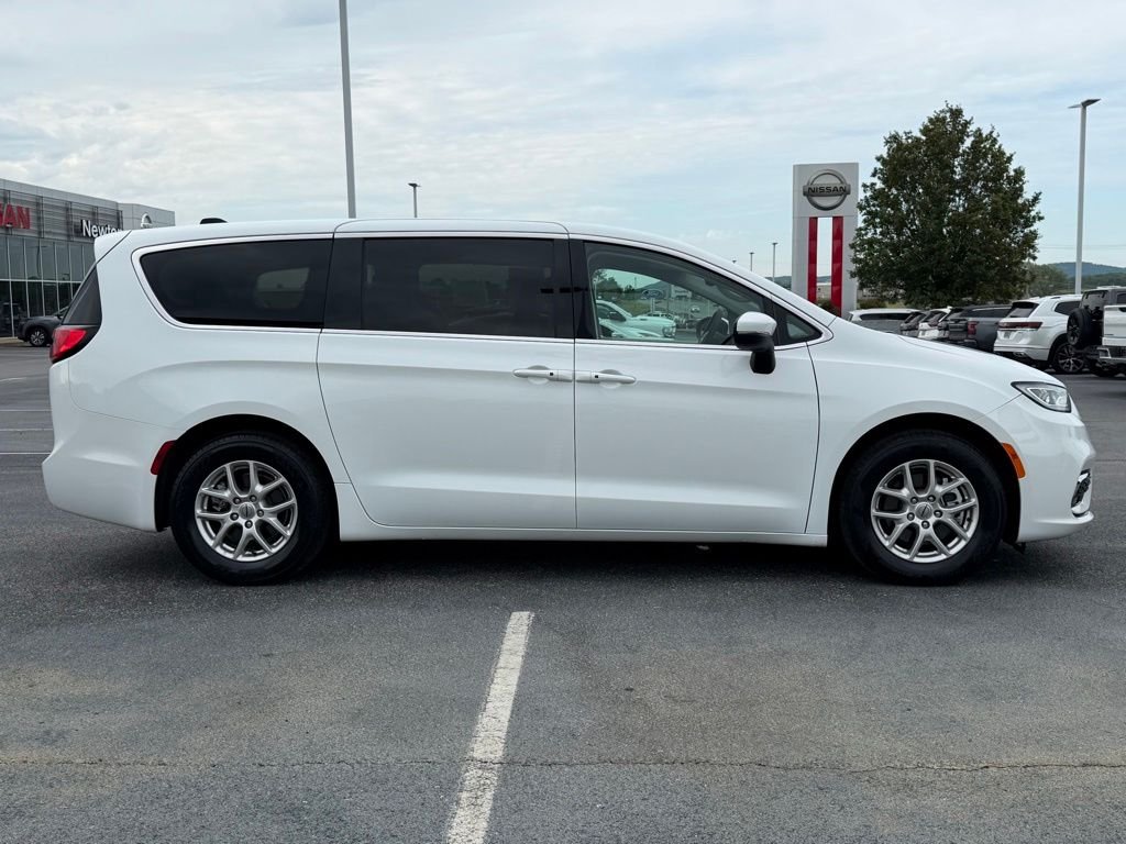 Used 2023 White Chrysler Touring L image 4