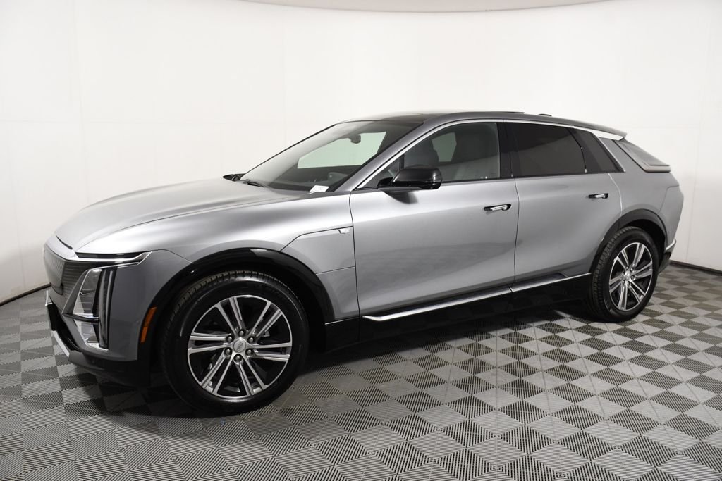 Used 2024 Cadillac LYRIQ Luxury 2 with VIN 1GYKPRRL8RZ107533 for sale in Richfield, Minnesota