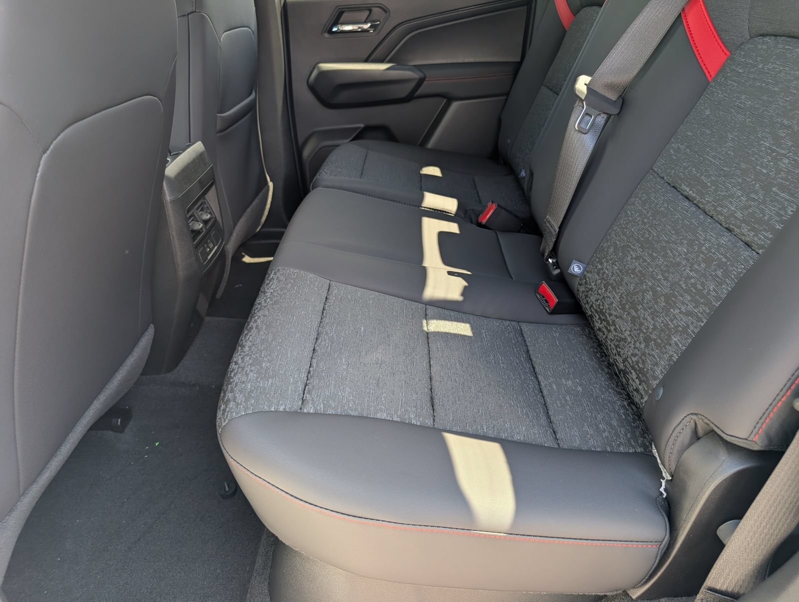 2026 Chevrolet Colorado Z71 - Photo 9