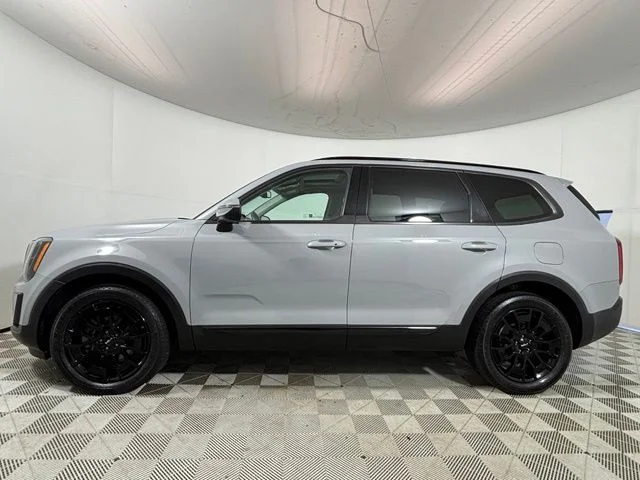 Used 2022 Gray Kia EX image 4