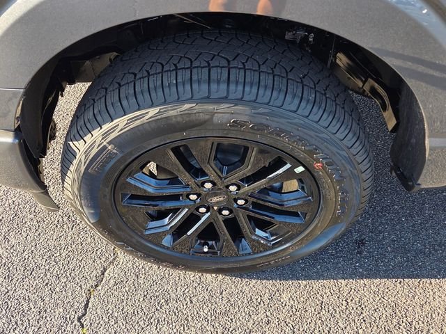 New 2026 Carbonized Gray Metallic Ford XLT image 40