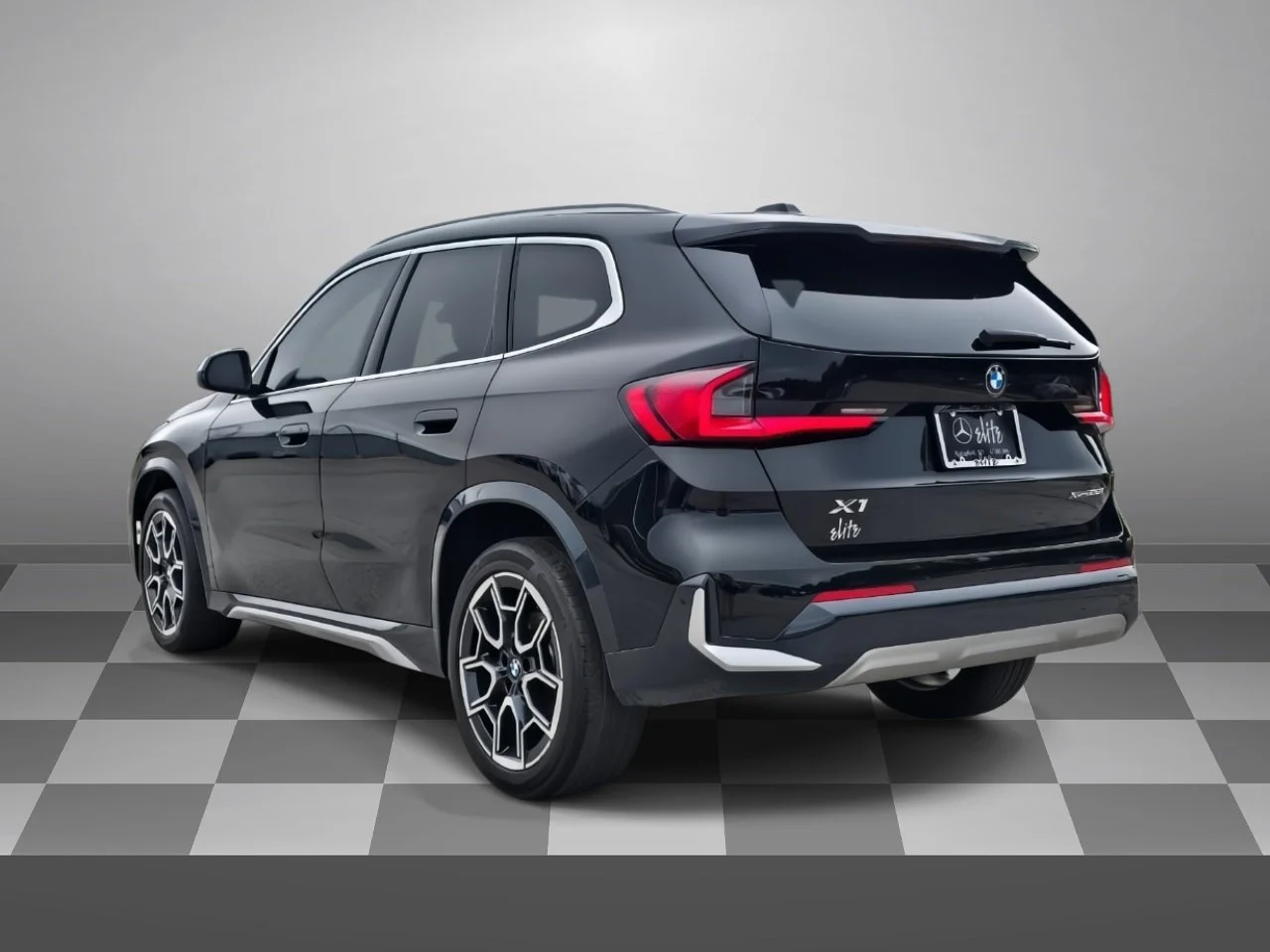 Used 2024 Jet Black BMW xDrive28i image 3