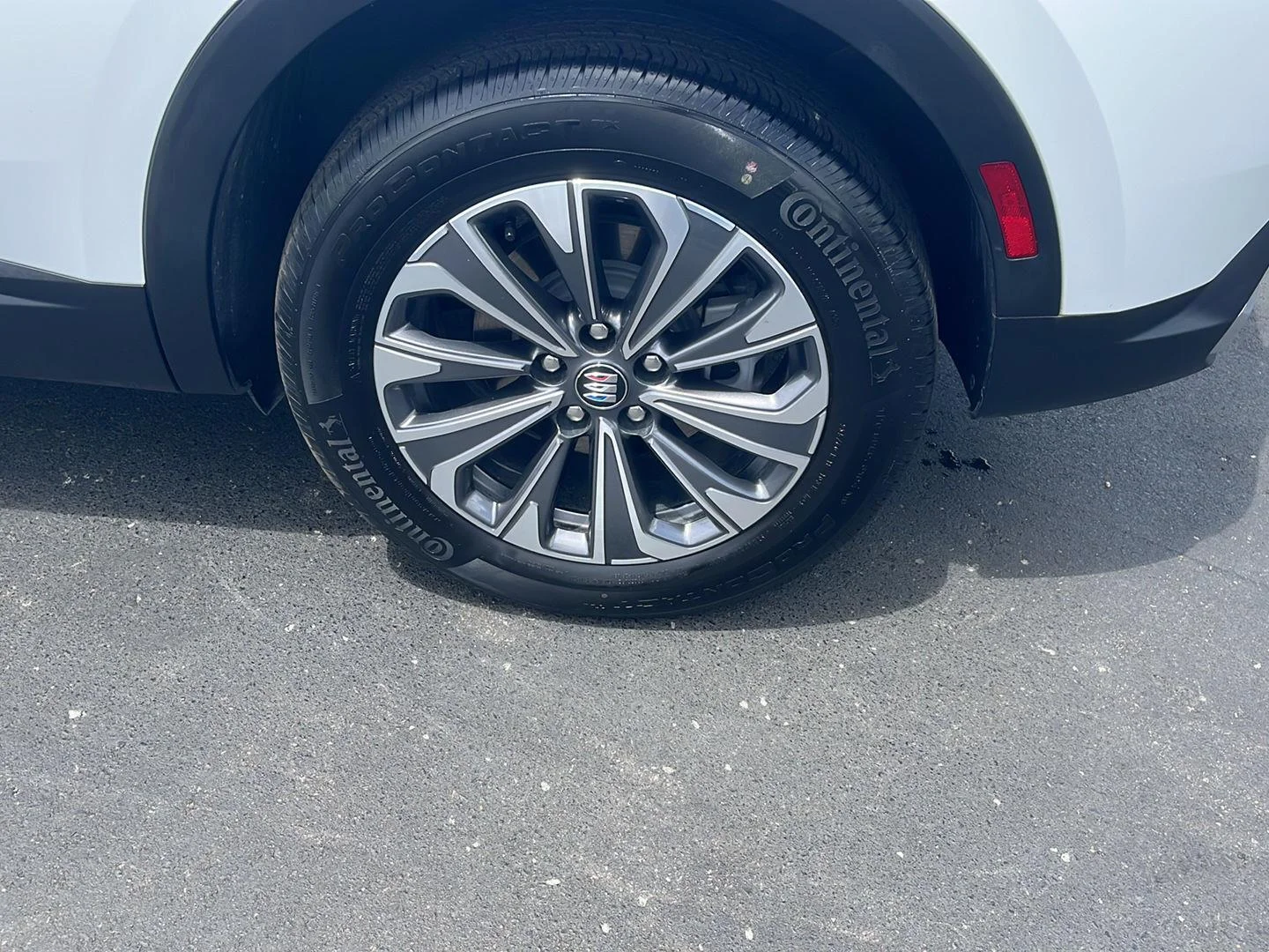 Used 2025 Summit White Buick Preferred image 33