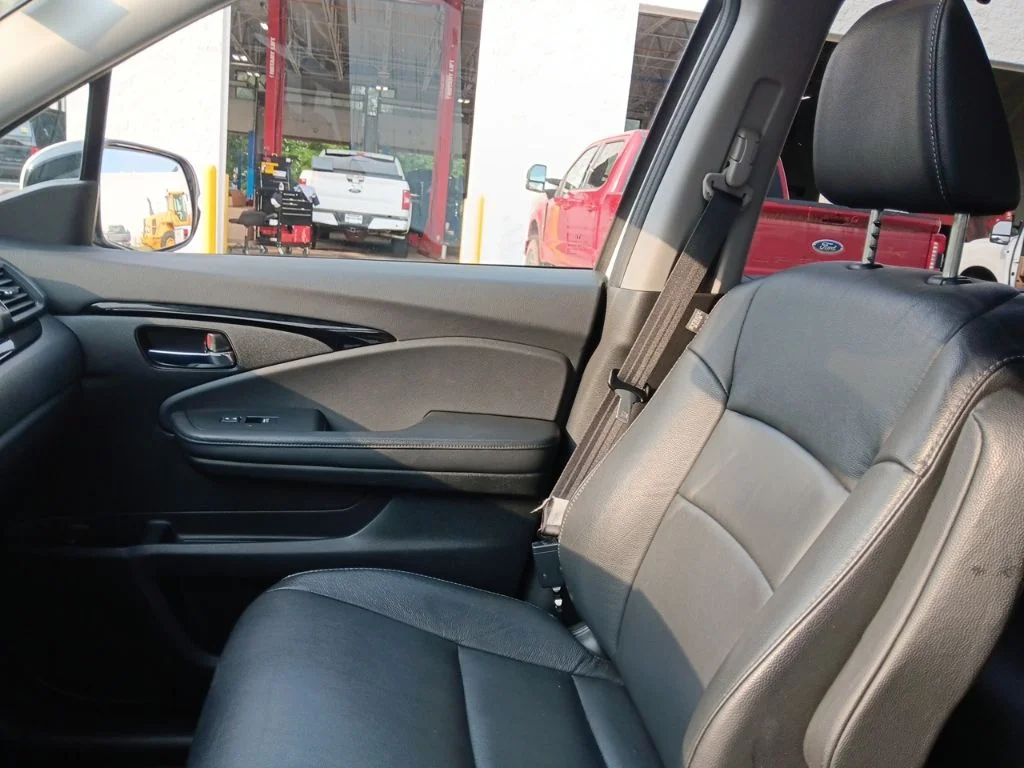 Used 2017 White Diamond Pearl Honda Touring image 25