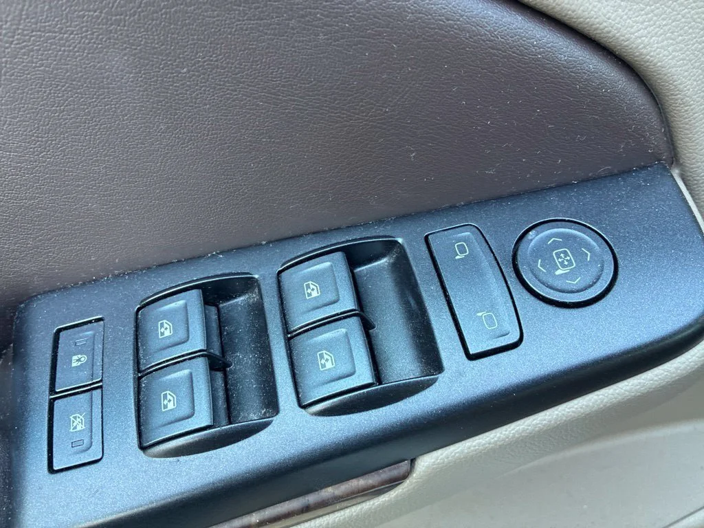 Used 2018 SUMMIT WHITE Chevrolet LS image 7