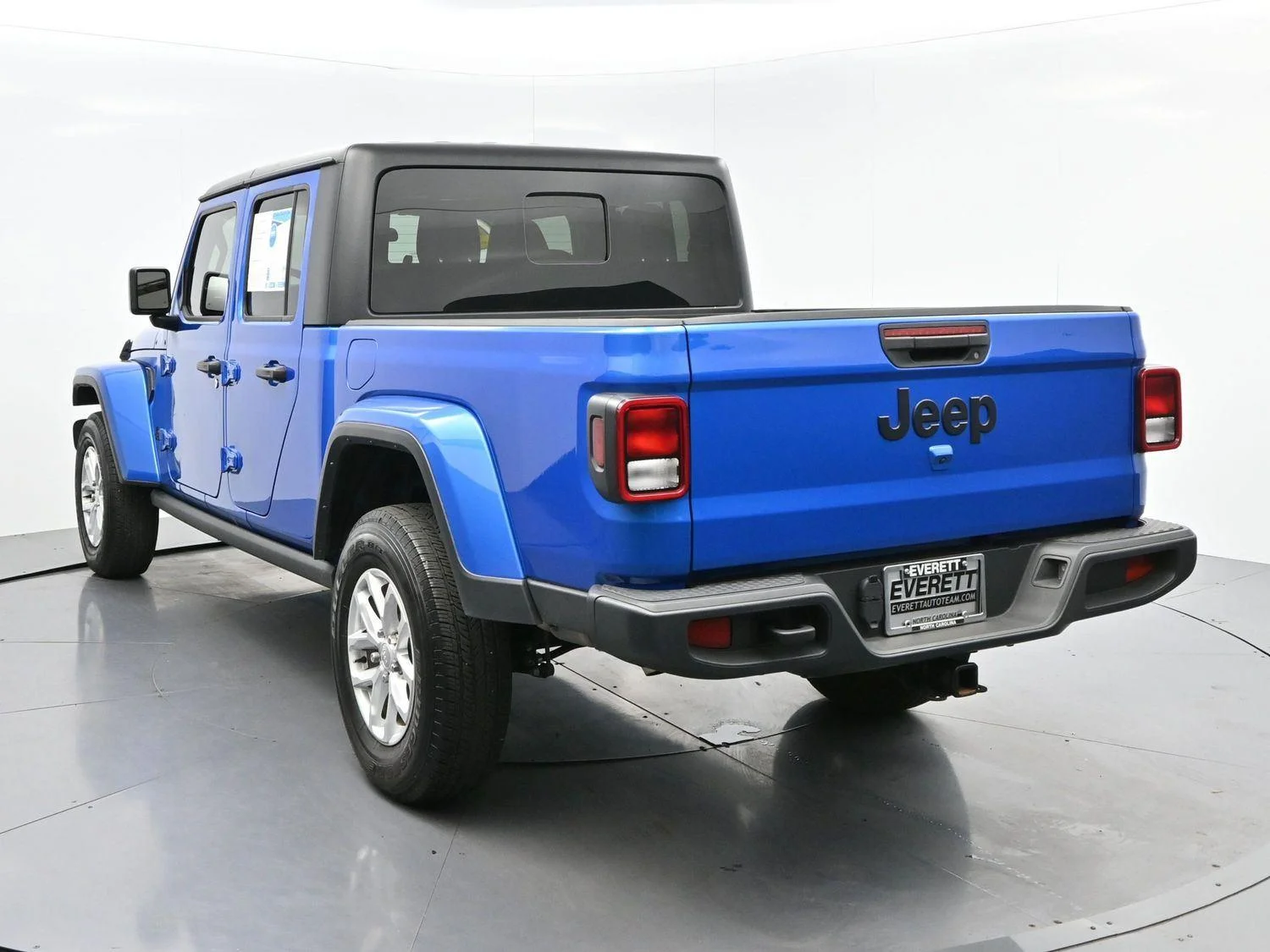 Used 2023 Hydro Blue Pearlcoat Jeep Sport S image 5