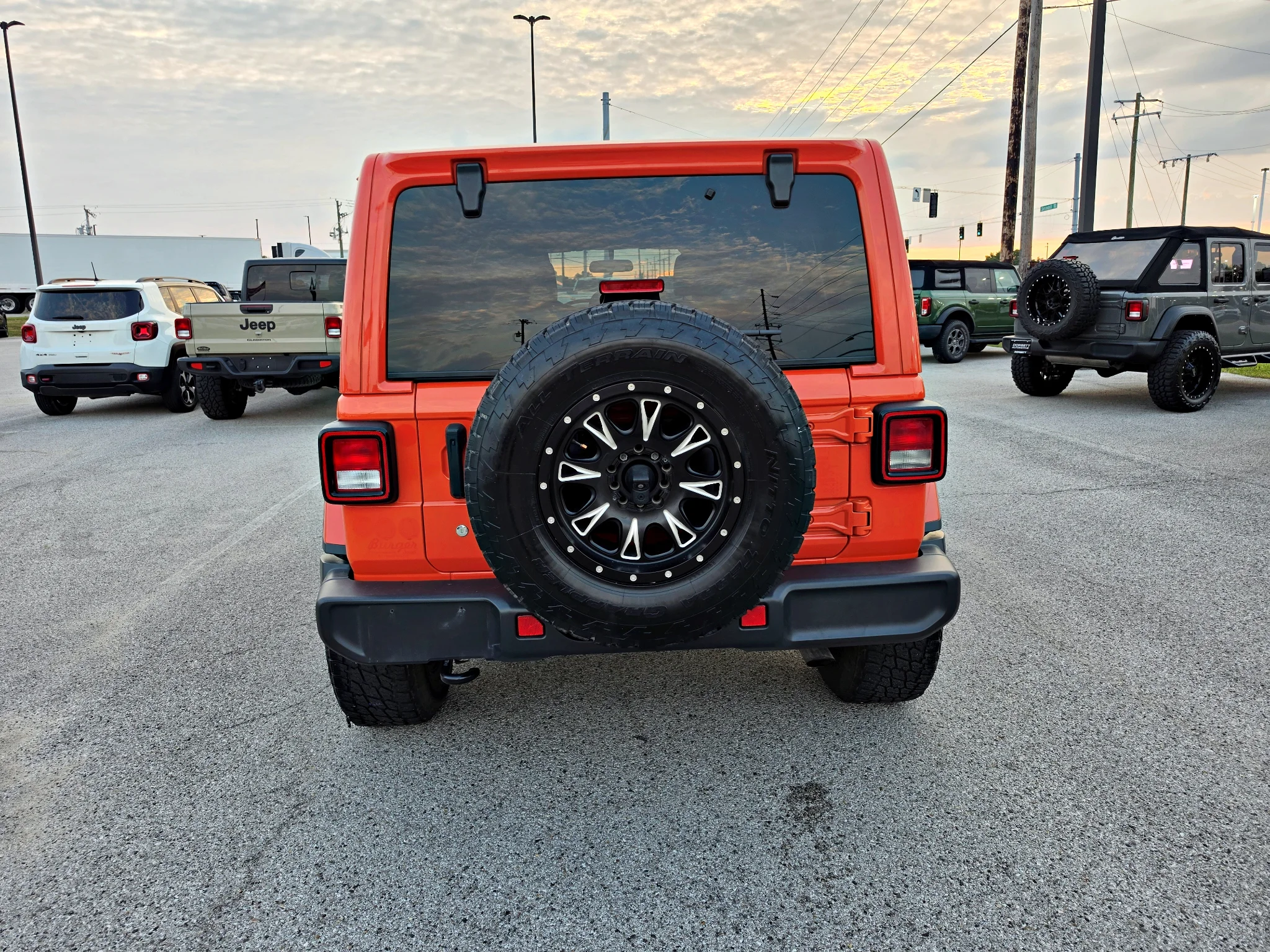 Used 2019 Punkn Metallic Clearcoat Jeep Sahara image 7