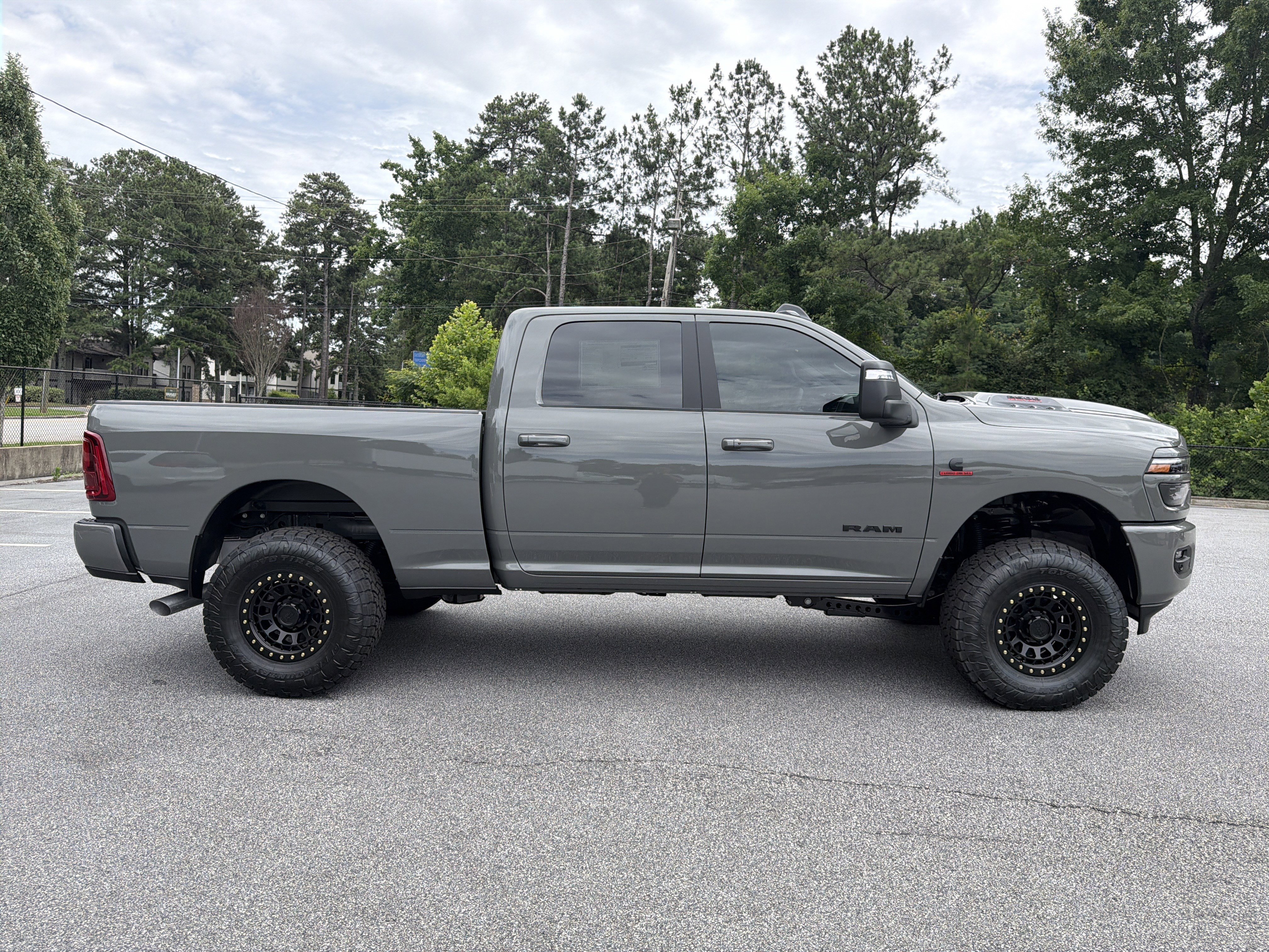 New 2026 Ceramic Gray Clear-Coat Exterior Paint RAM Laramie image 9
