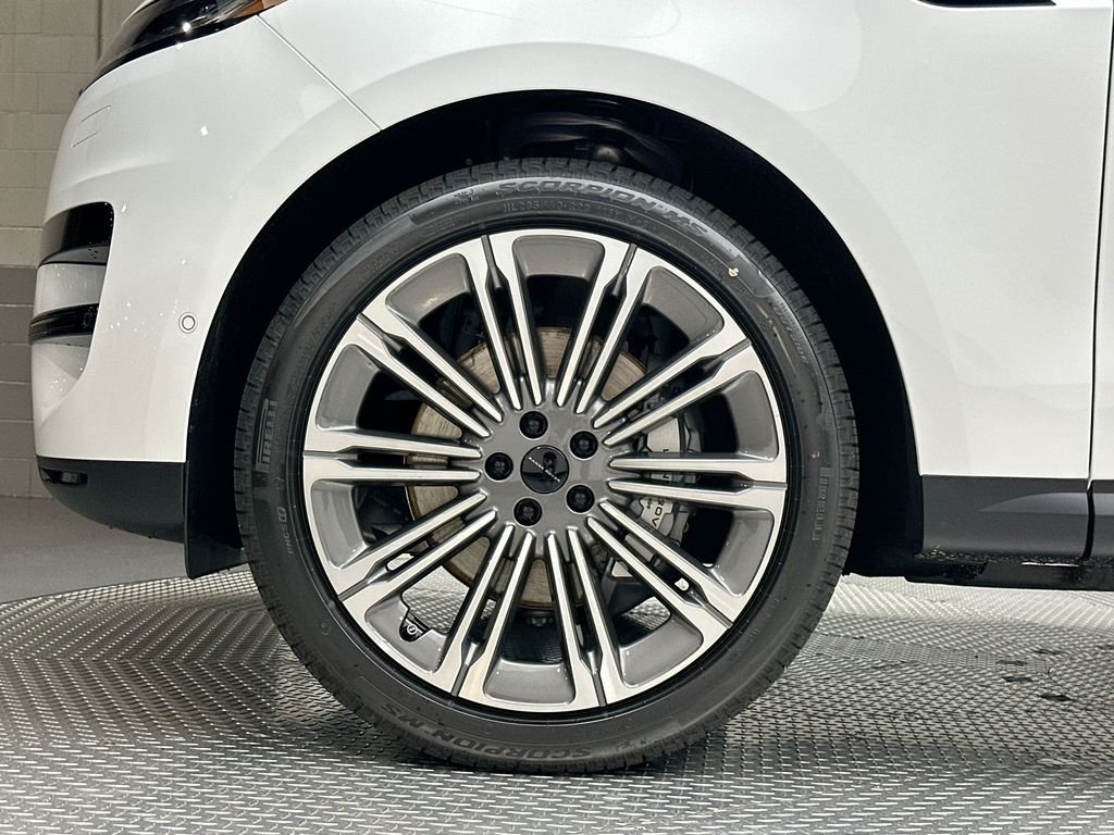 New 2026 Fuji White Land Rover SE image 13