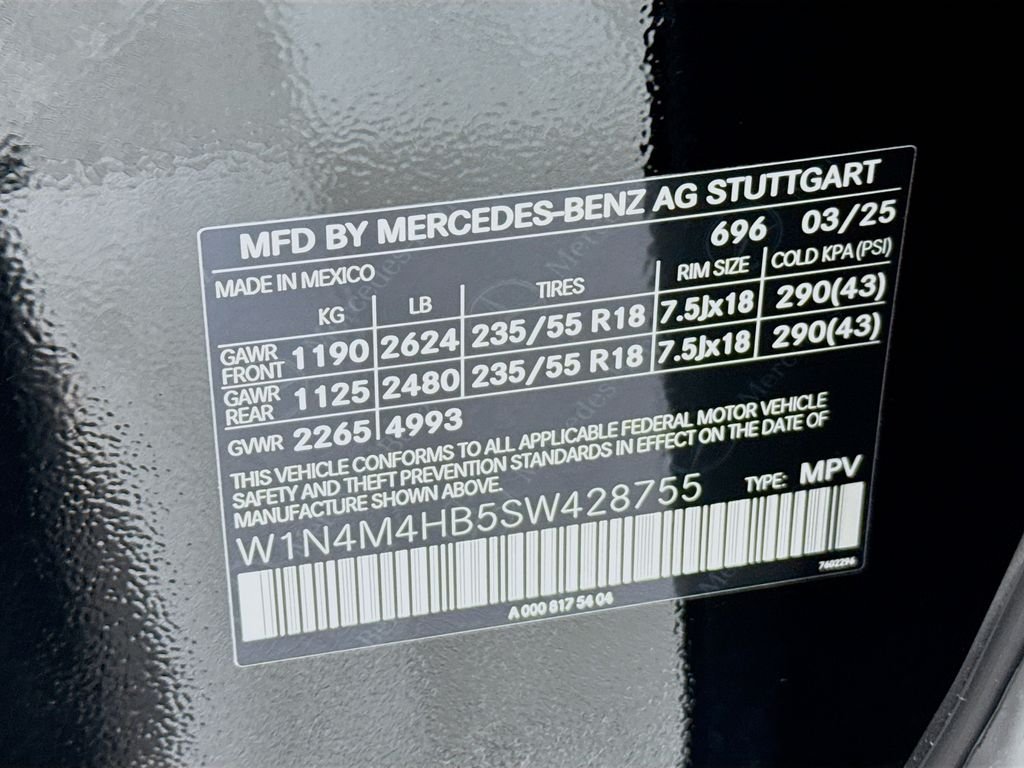 Used 2025 Black Mercedes-Benz GLB 250 image 31