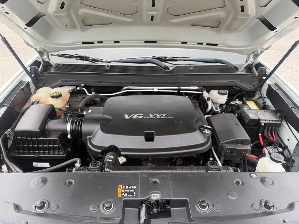 Used 2021 White GMC Elevation Standard image 21