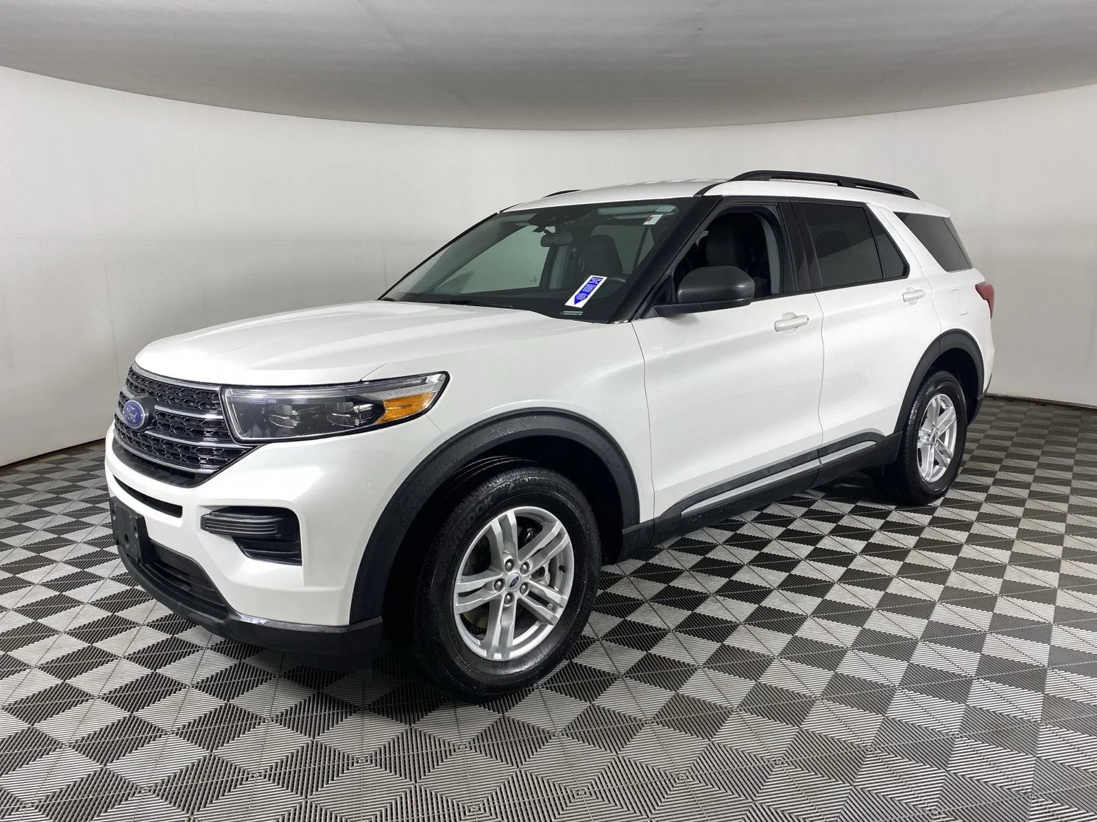 Used 2024 Star White Metallic Tri-Coat Ford XLT image 3