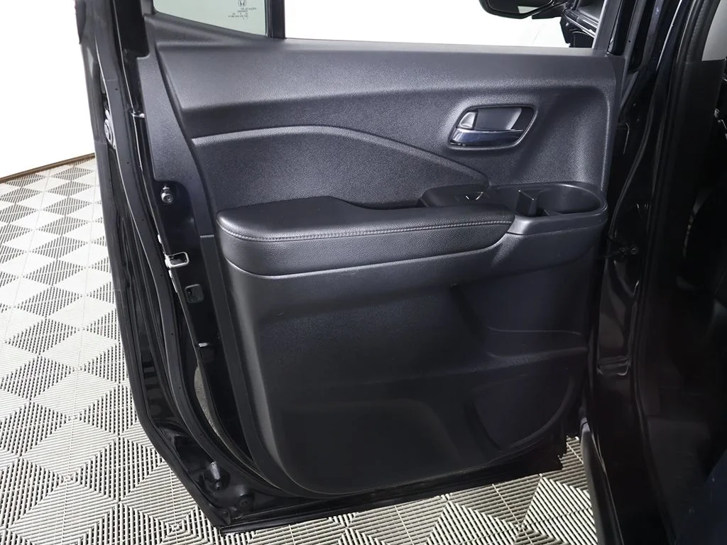 Used 2019 Crystal Black Pearl Honda RTL-E image 28