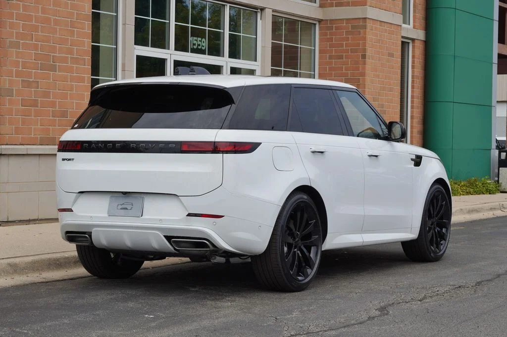 New 2026 Fuji White Land Rover Dynamic SE image 6