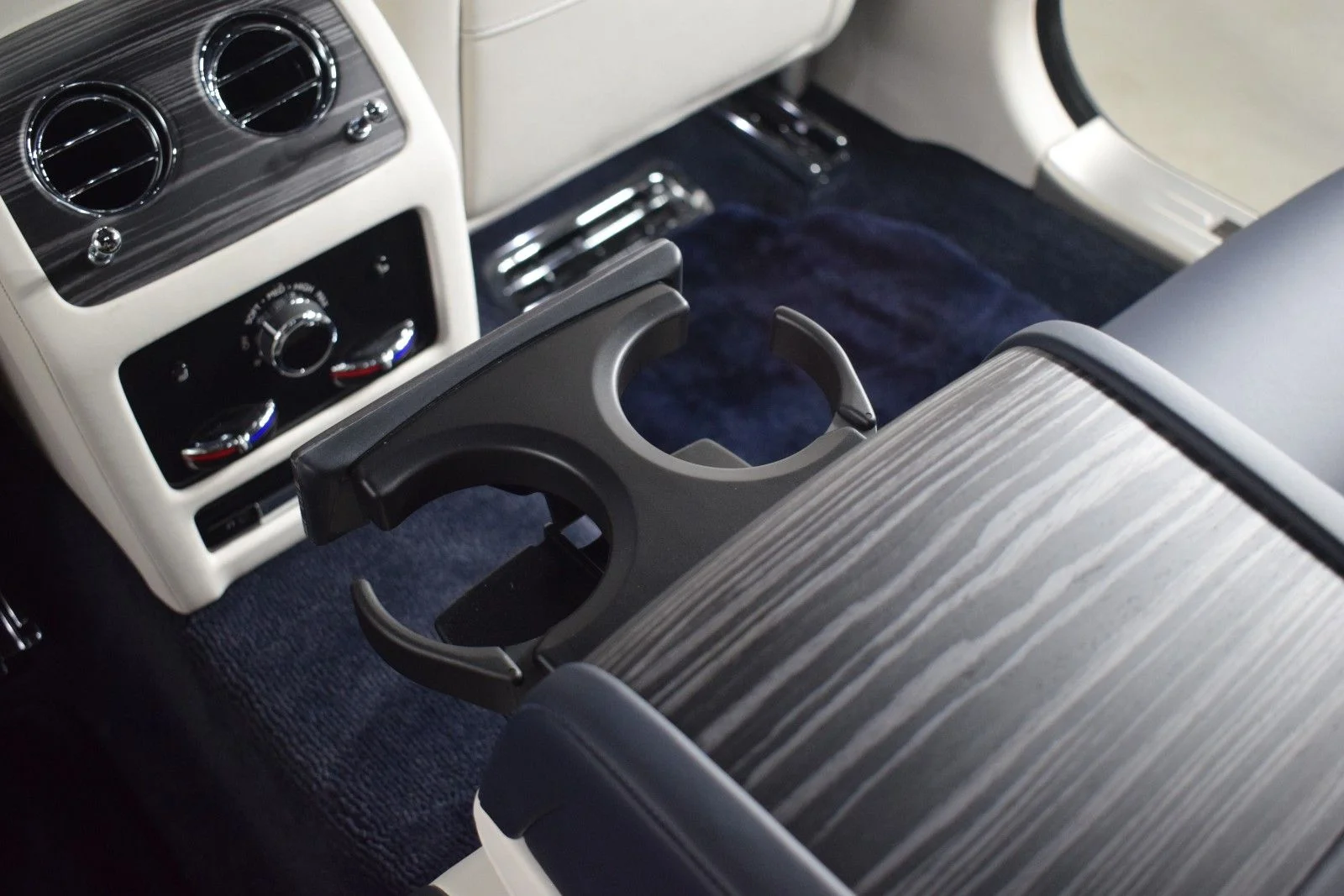 Used 2021 Blue Rolls-Royce  image 24
