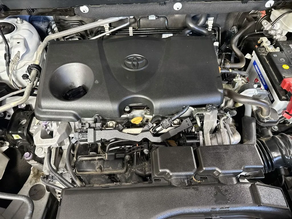 Used 2020 White Toyota LE image 36
