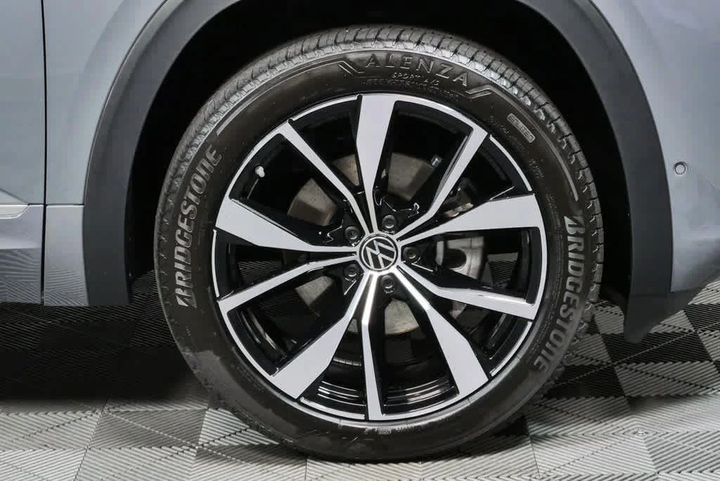 New 2026 Pure Gray Volkswagen 2.0T SEL Premium R-Line image 38