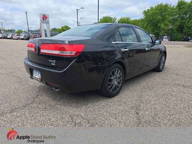 Used 2011 Black Lincoln Base image 3
