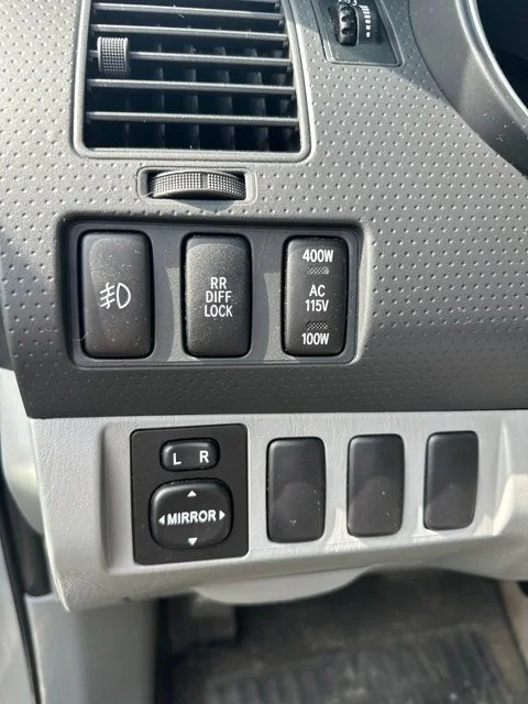 Used 2007  Toyota Base image 24