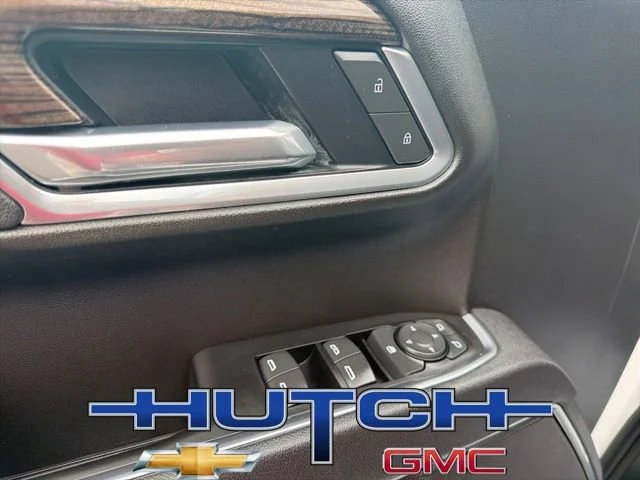 Used 2025 Summit White Chevrolet LT image 21