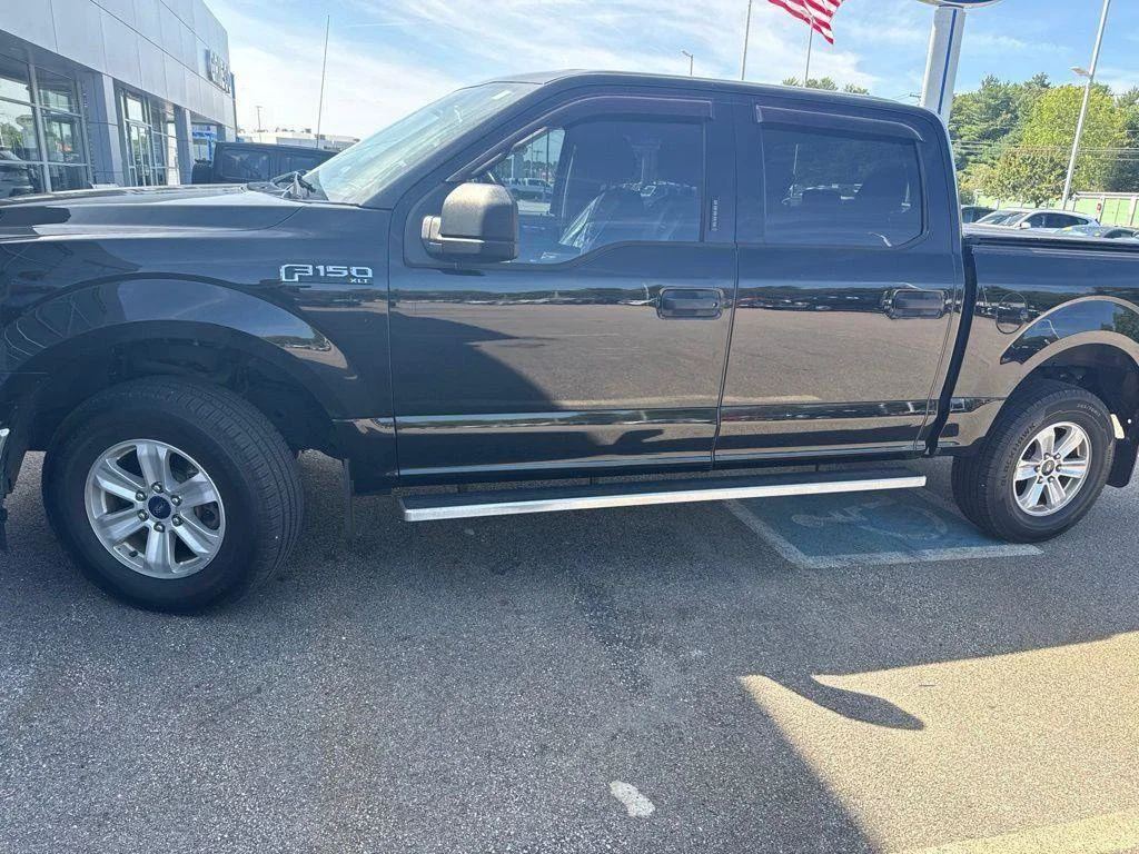 Used 2017  Ford XLT image 3