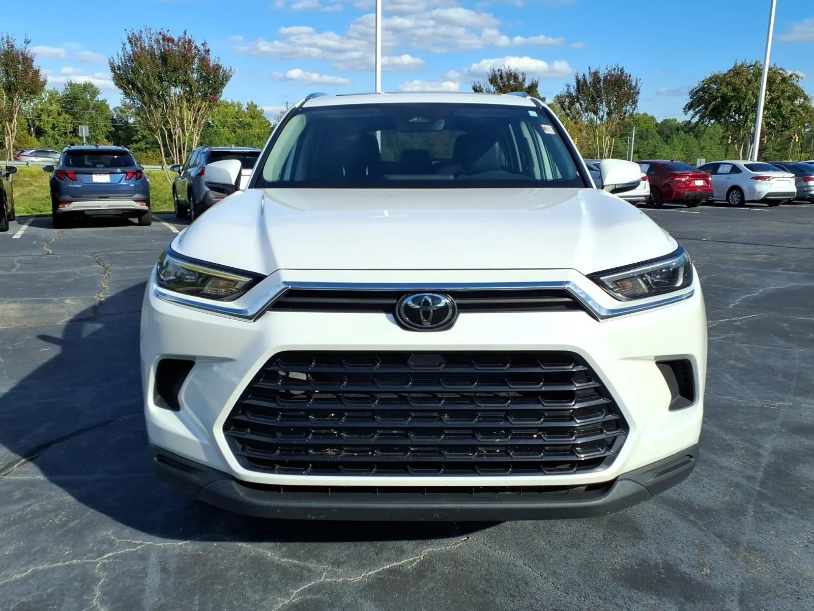 Used 2024 Wind Chill Pearl Toyota XLE image 9